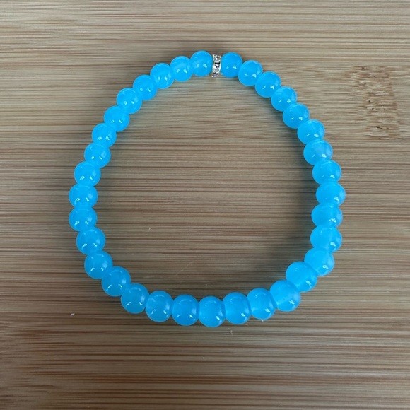 Handmade Jewelry - Handmade Blue Glass Stretch Bead Bracelet with Goldtone Accent …
